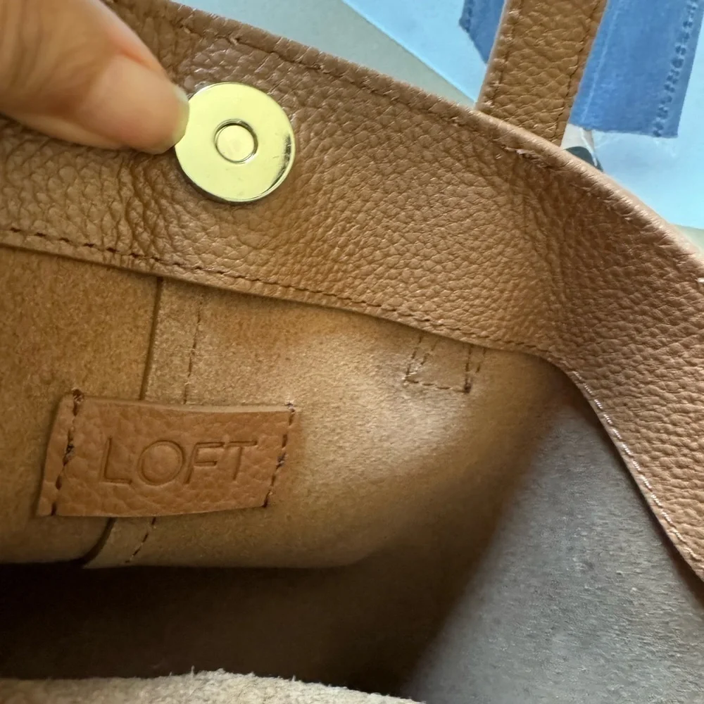 LOFT Tan Leather City Tote Bag 🪴price is firm🪴 - Picture 4 of 6